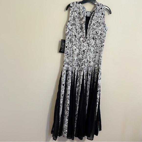 Tuckernuck Midnight Garden Dress Size 12 NWT Floral Pleated Sleeveless Midi - Picture 12 of 12